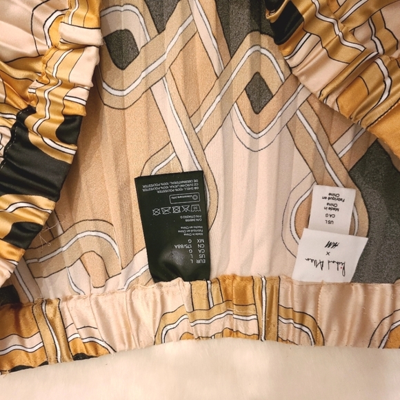 H & M  pleated skirt size L satin - Picture 3 of 5